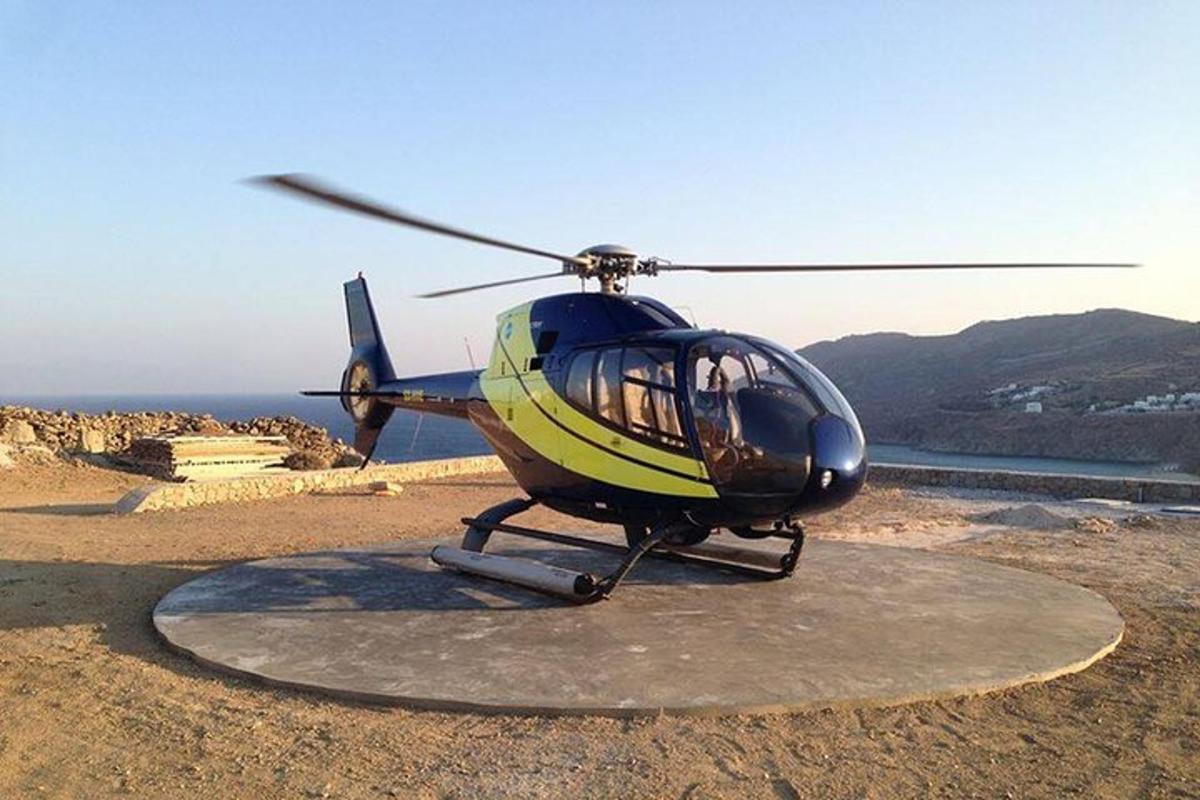 helikopter istub mullavälja peal