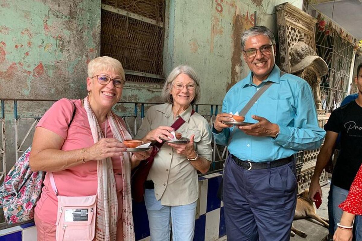 un grup de persones posant per a una foto