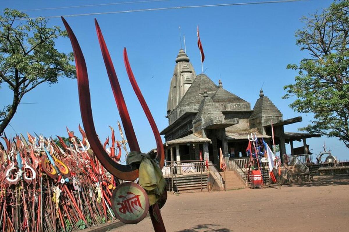 a statue of a dragon in front of a building