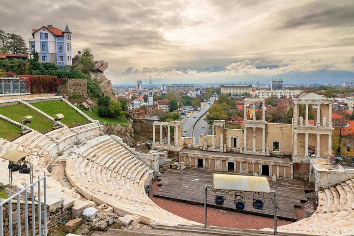 a view of an amphitheater in a city