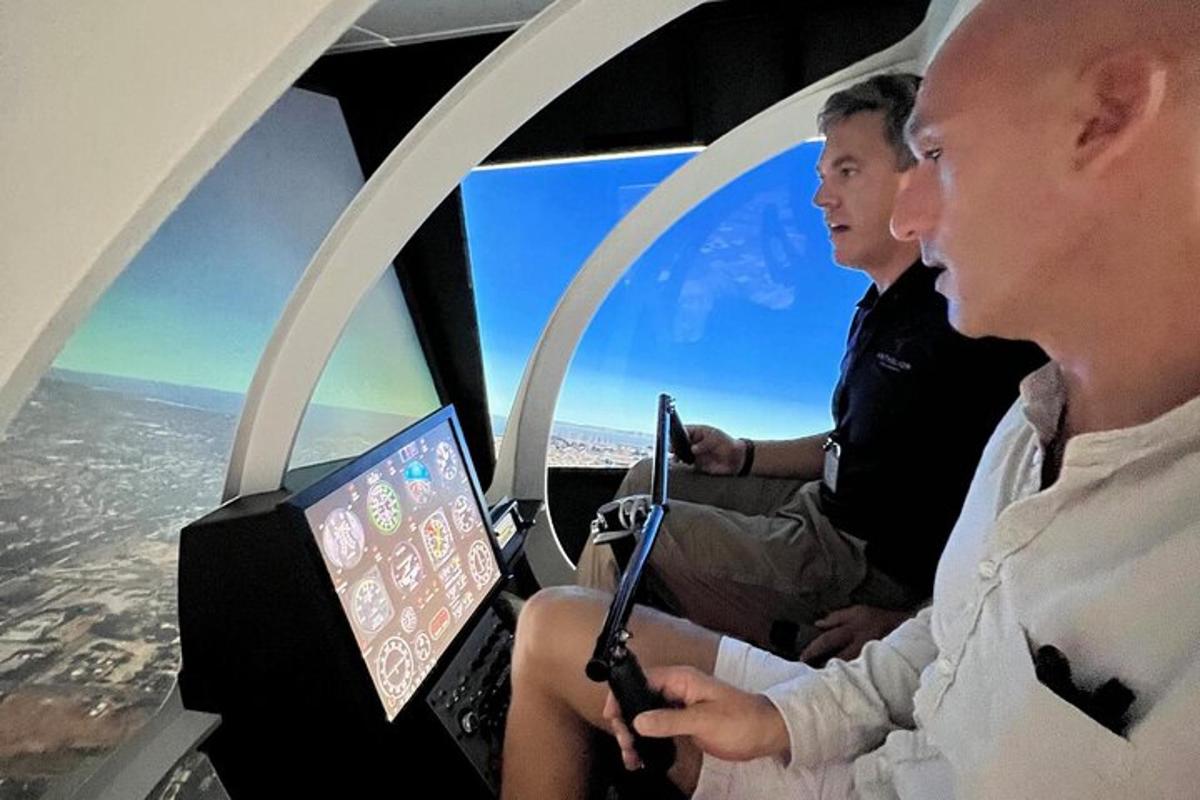 due uomini seduti nella cabina di pilotaggio di un aereo