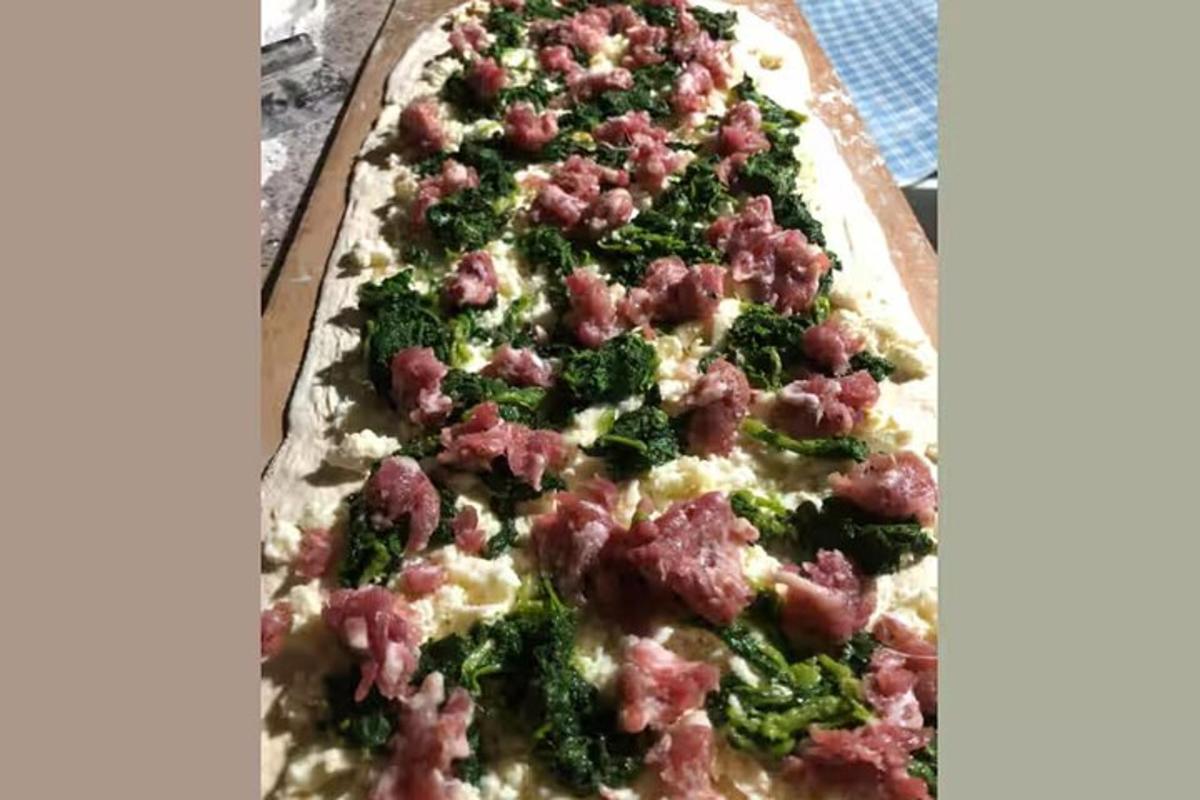 пица с месо и броколи в тиган