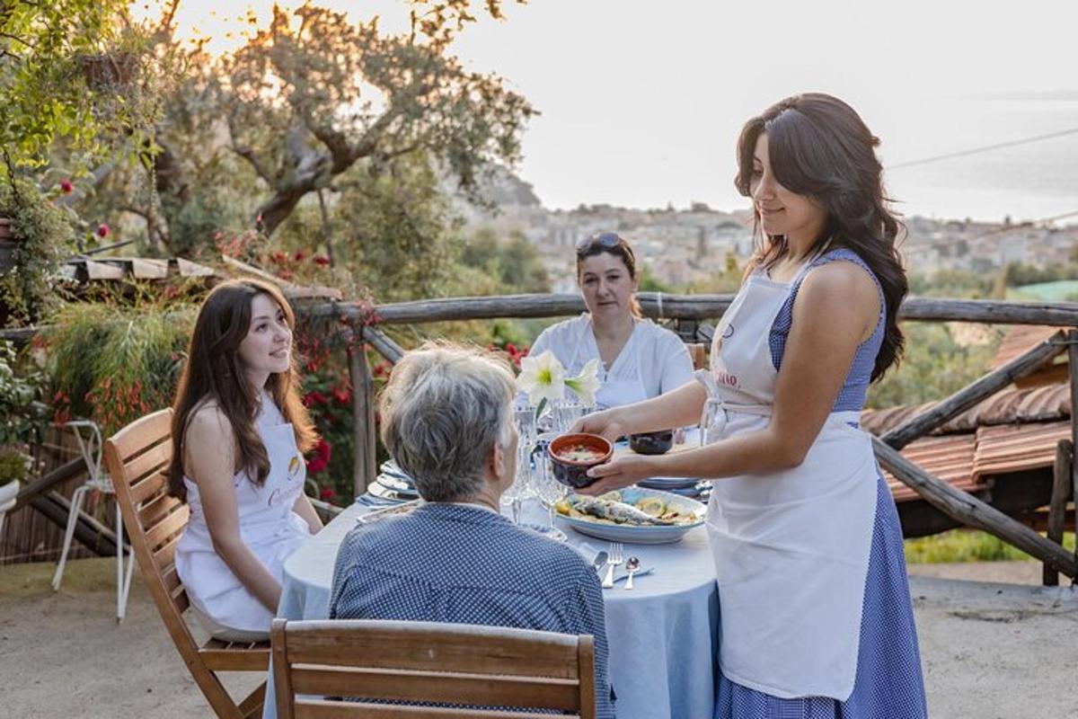 uma mulher está servindo um prato de comida para um homem