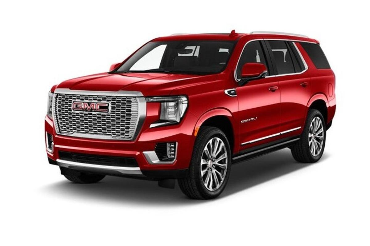 punane GMC Acadia valgel taustal