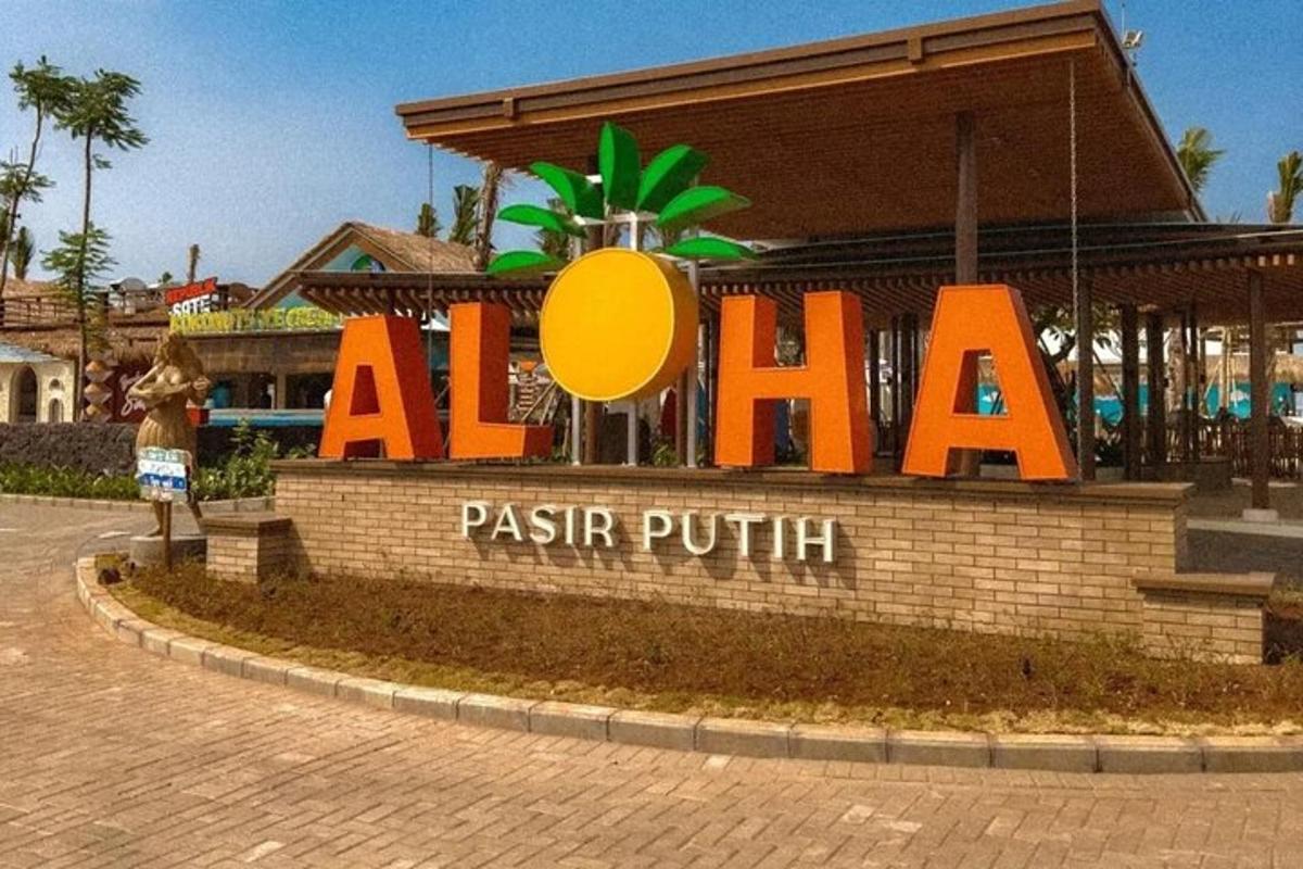 cedule s nápisem „alamed“ před resortem