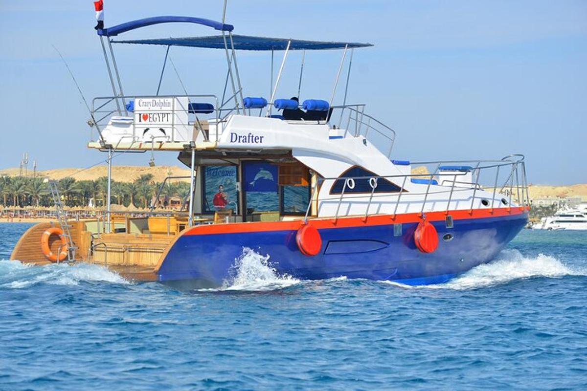 a small boat in the water with