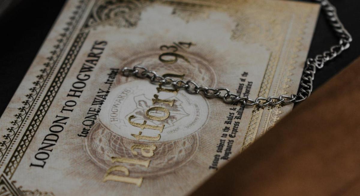 kapesní hodinky na dolarové bankovce
