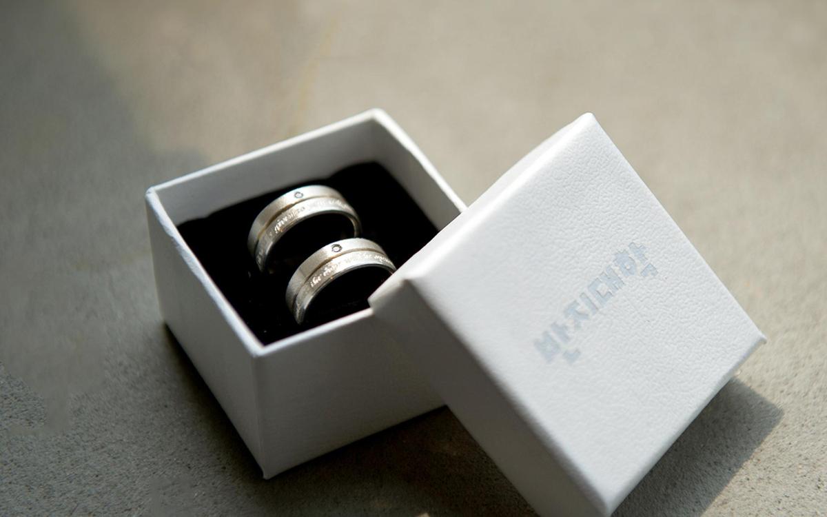 a white box with a ring in it