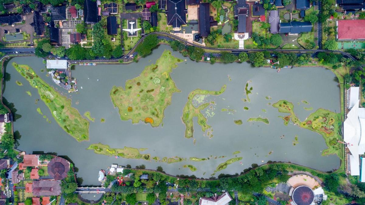 una vista dall'alto di una mappa di un lago