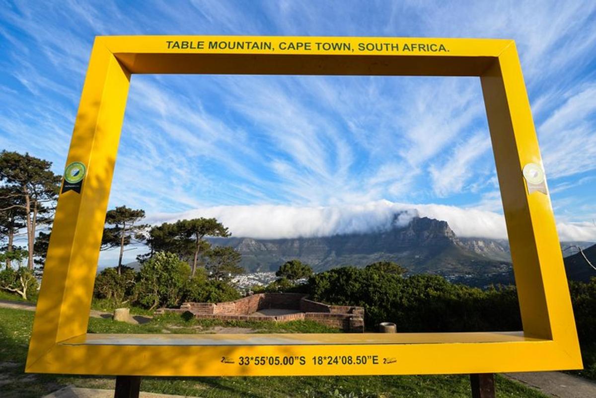 una foto incorniciata della Table Mountain di Città del Capo, Sud Africa