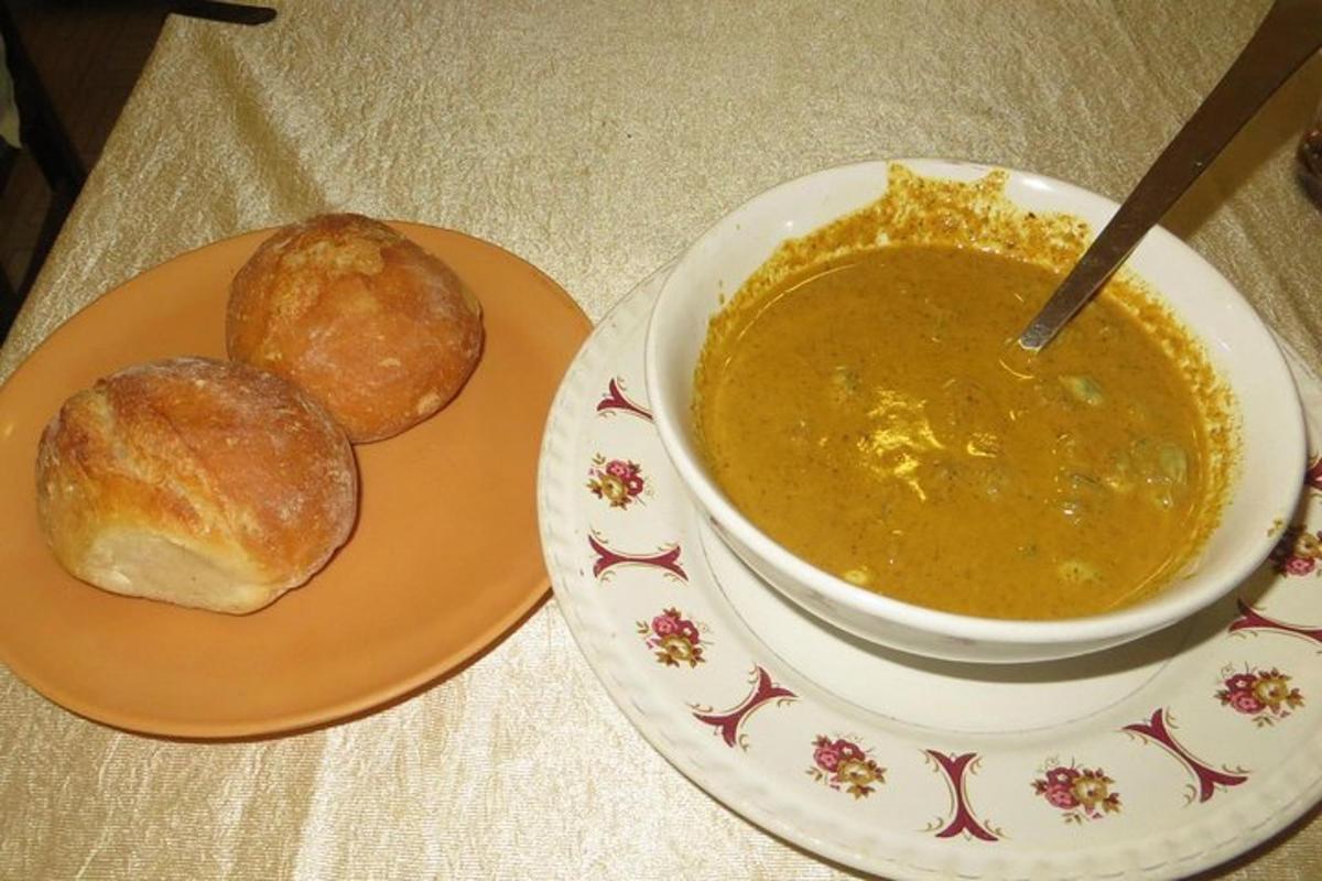 kauss suppi leivataldriku kõrval