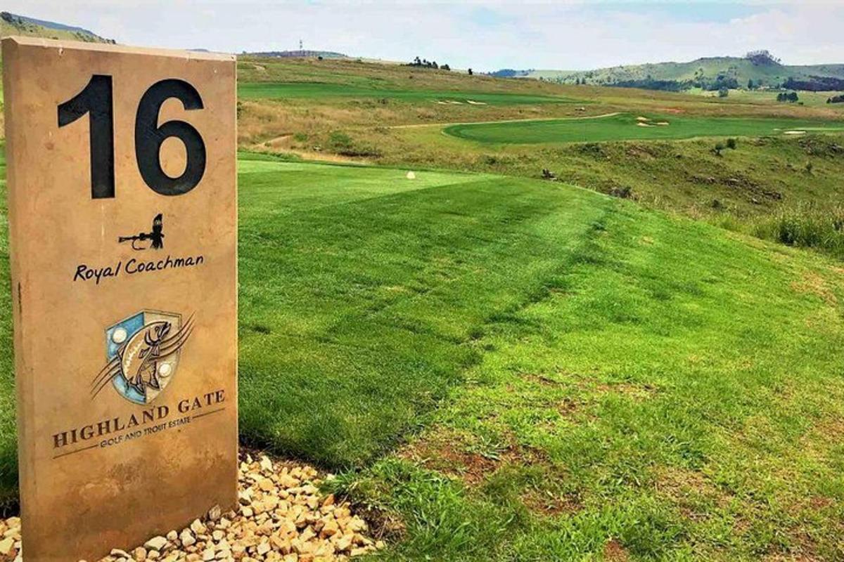 egy tábla a greenhez egy golfpályán