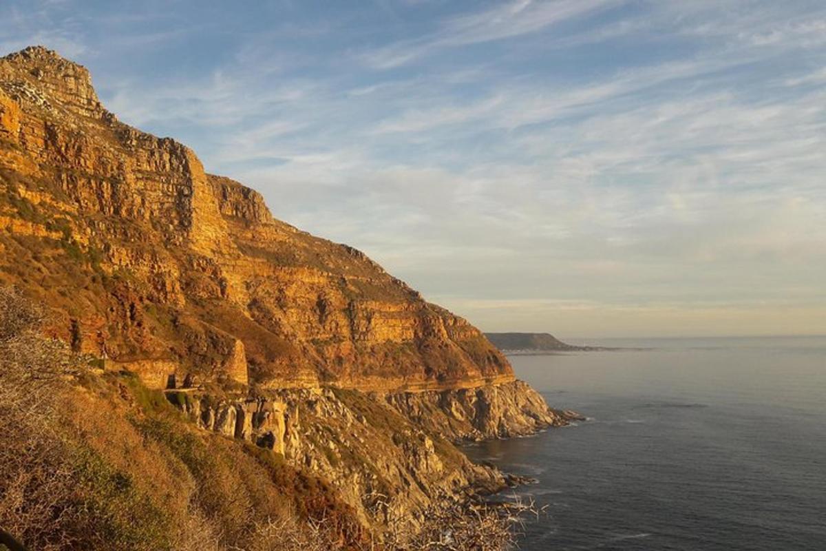 utsikt over en klippe ved havet