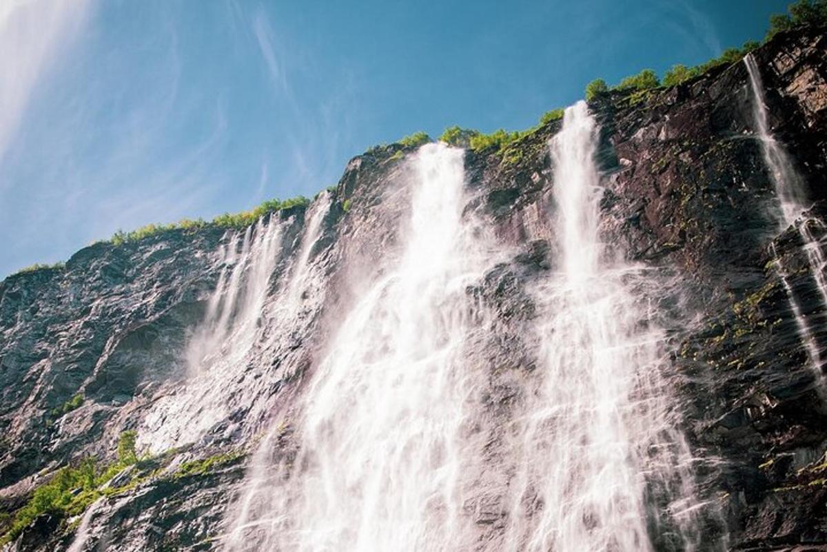foss á fjallshlíð