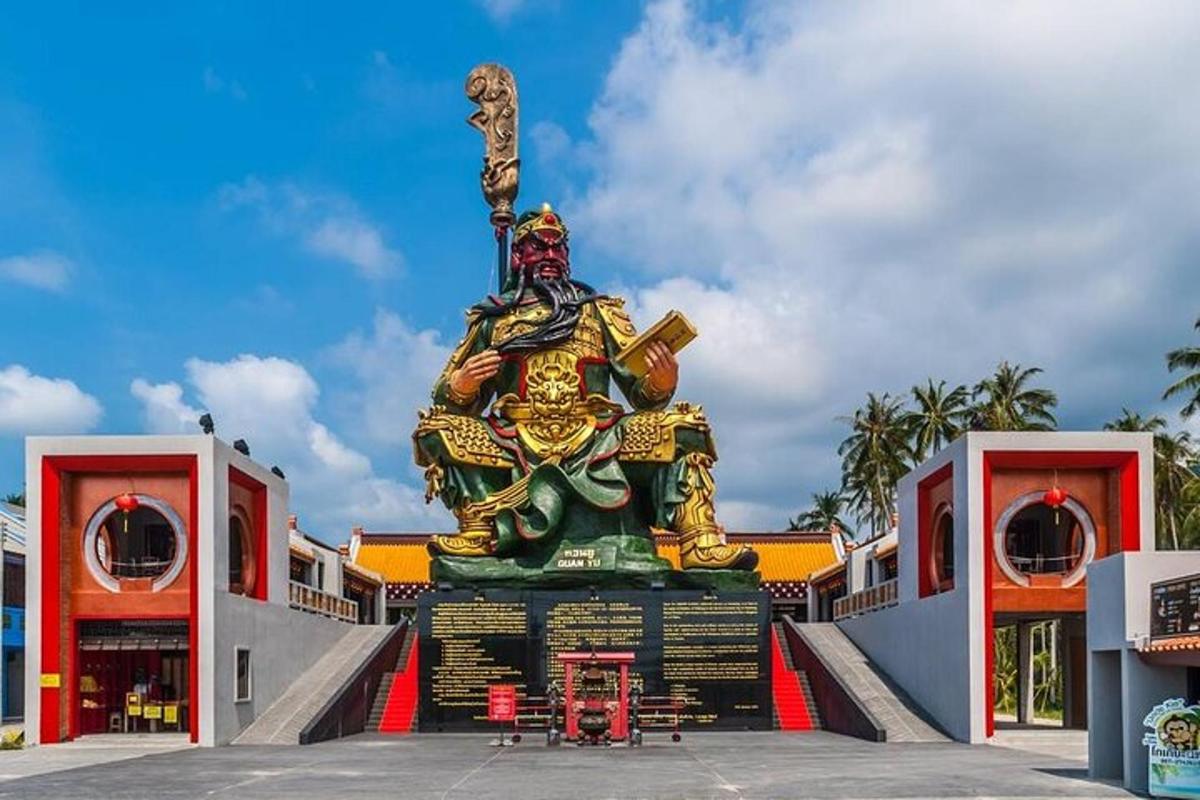 建筑物前的大型雕像