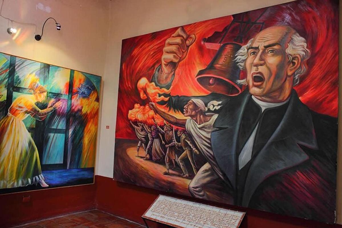een groot schilderij aan de muur van een kamer