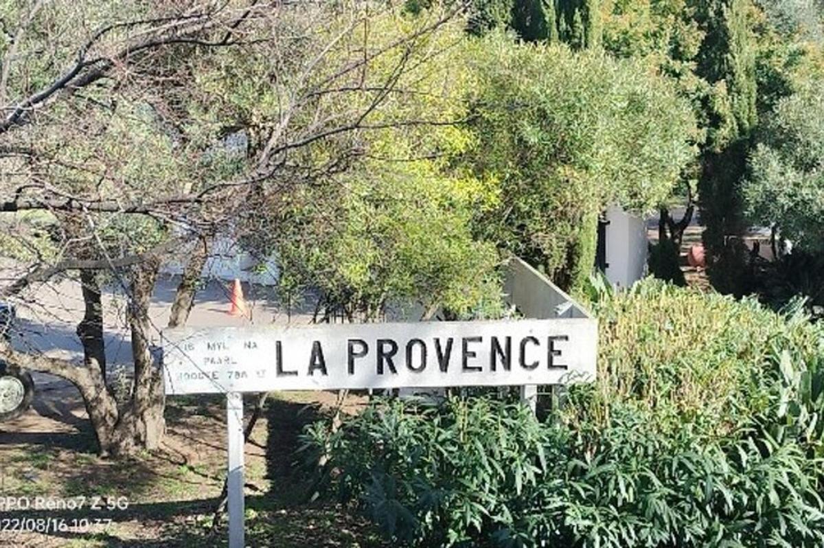 a street sign for la provence in a park