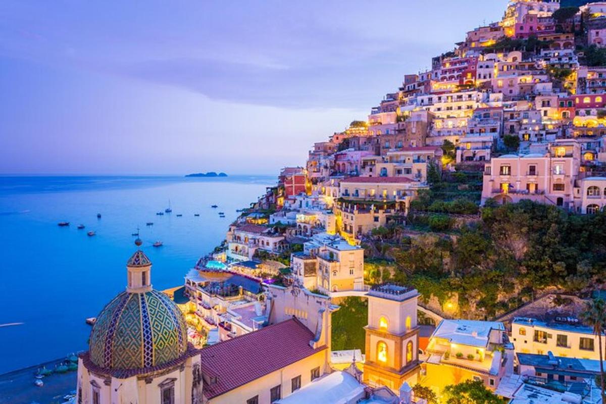 tanawin ng positano village sa amalfi coast sa gabi
