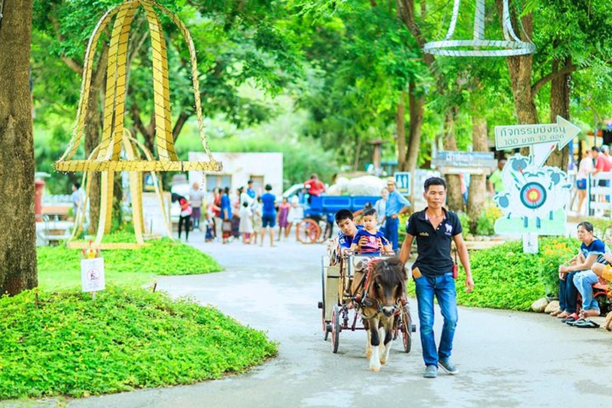 Una mujer tirando de un carruaje tirado por caballos en un parque