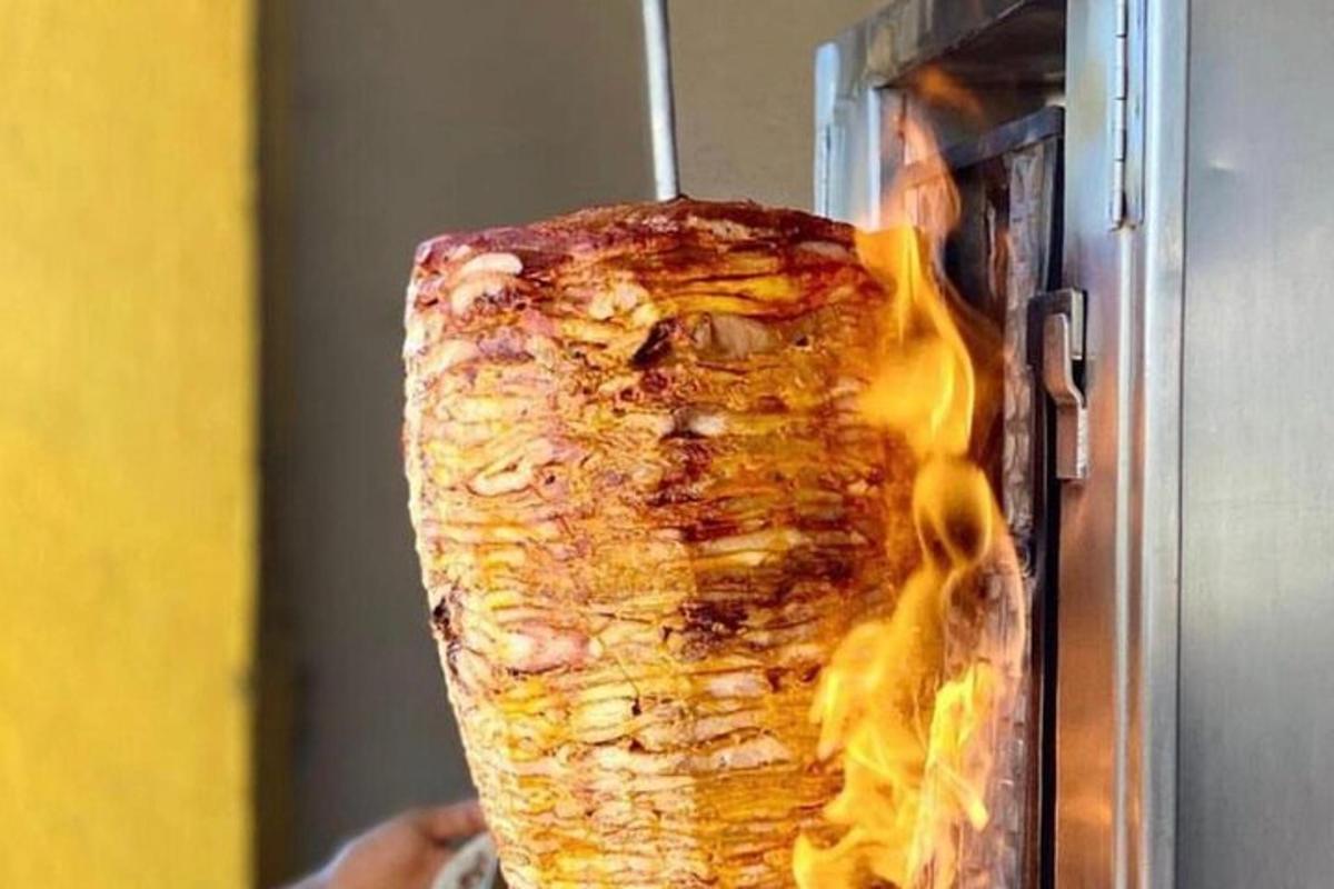 en sandwich er i brand i en ovn