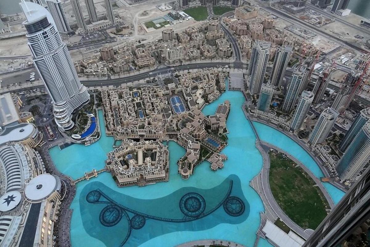 世界一高いビルから見たドバイの空中写真