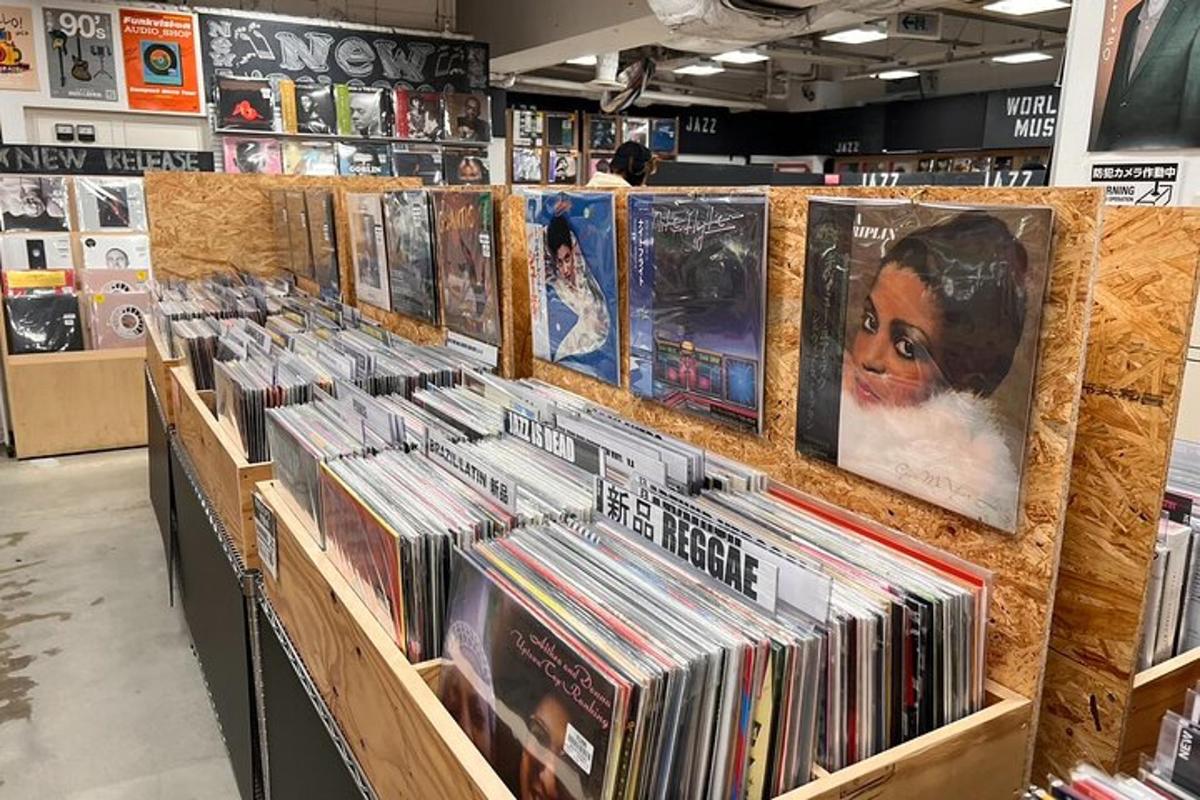 um monte de DVDs em exposição em uma loja