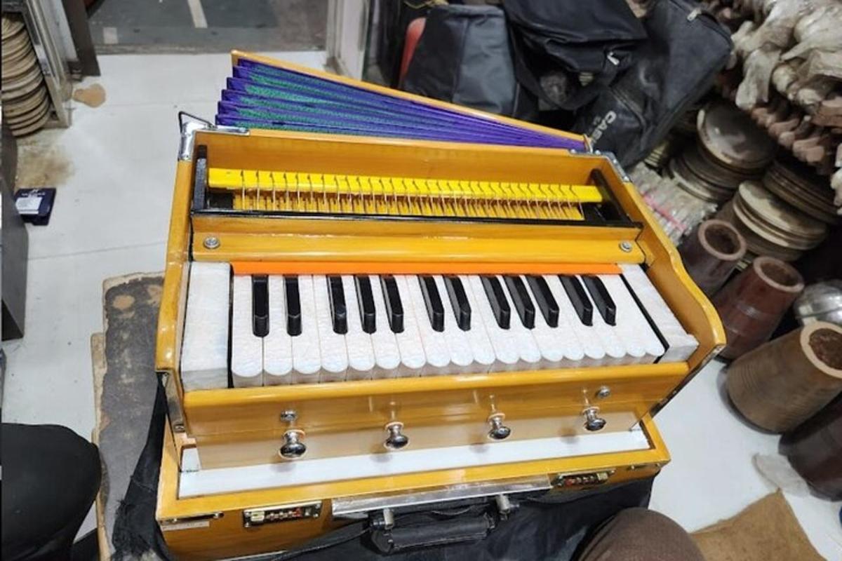2つのキーボードが重なり合っている