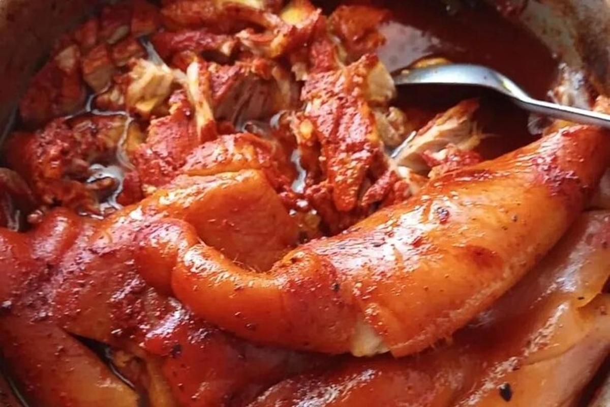 dubenėlis maisto su šaukštu jame