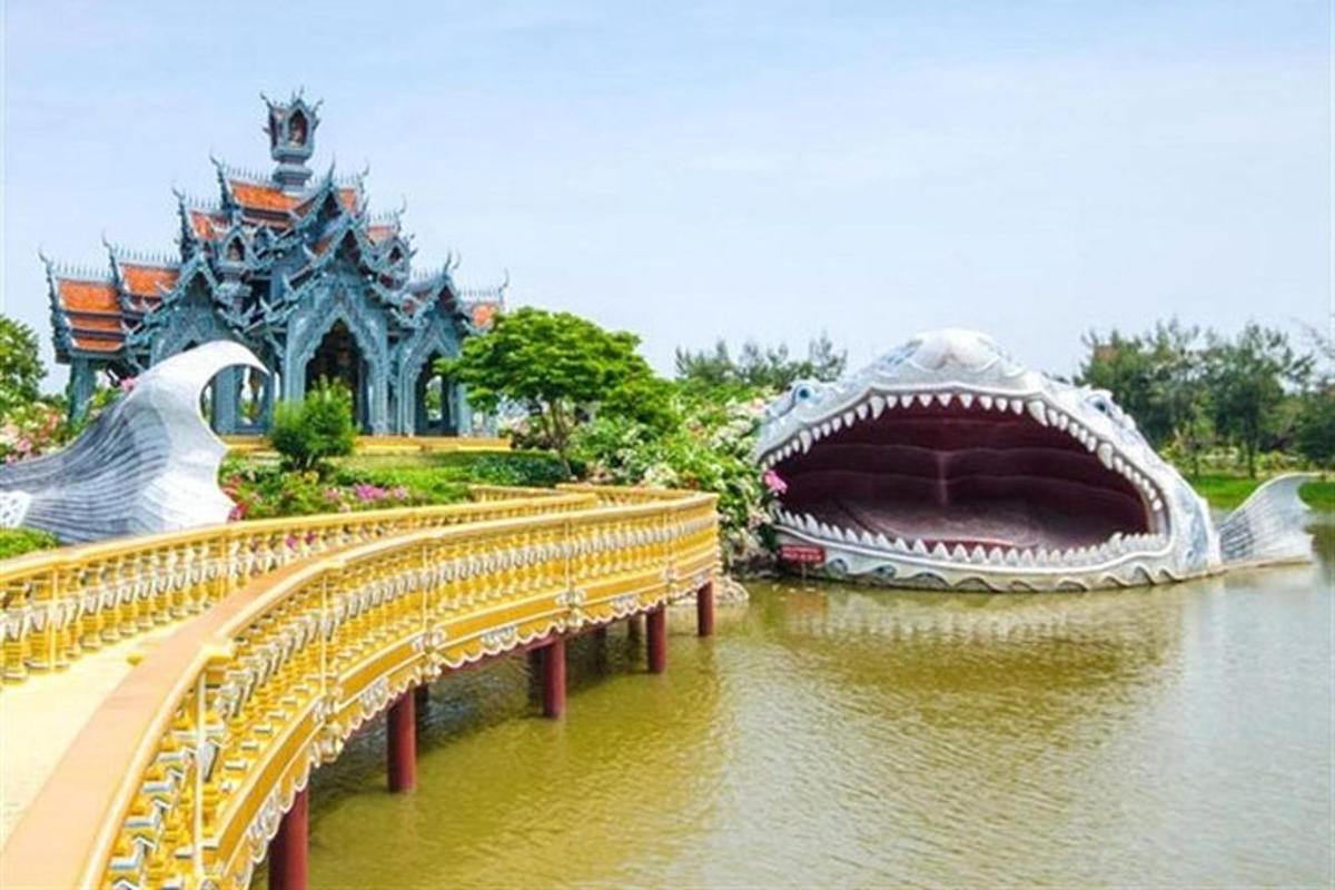 สะพานข้ามแหล่งน้ำที่มีอาคาร