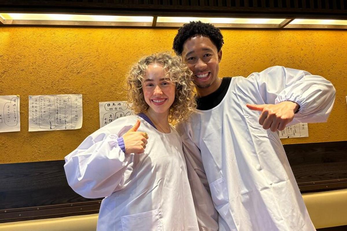 muž a žena v bílých laboratorních pláštích