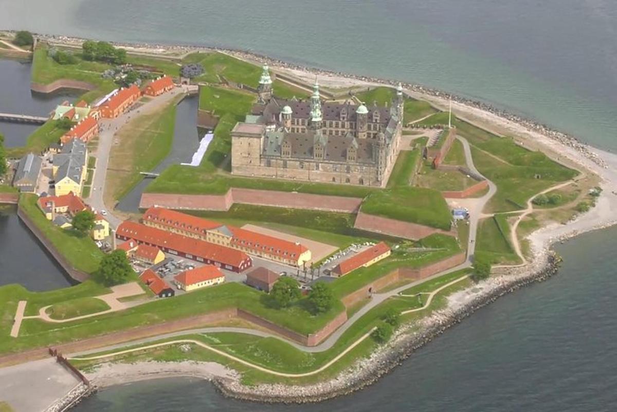 hrad na ostrově ve vodě