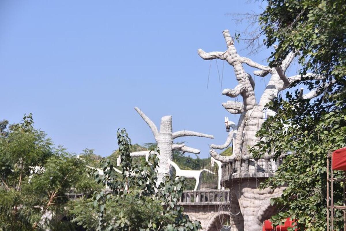 a statue of a tree in front of a building