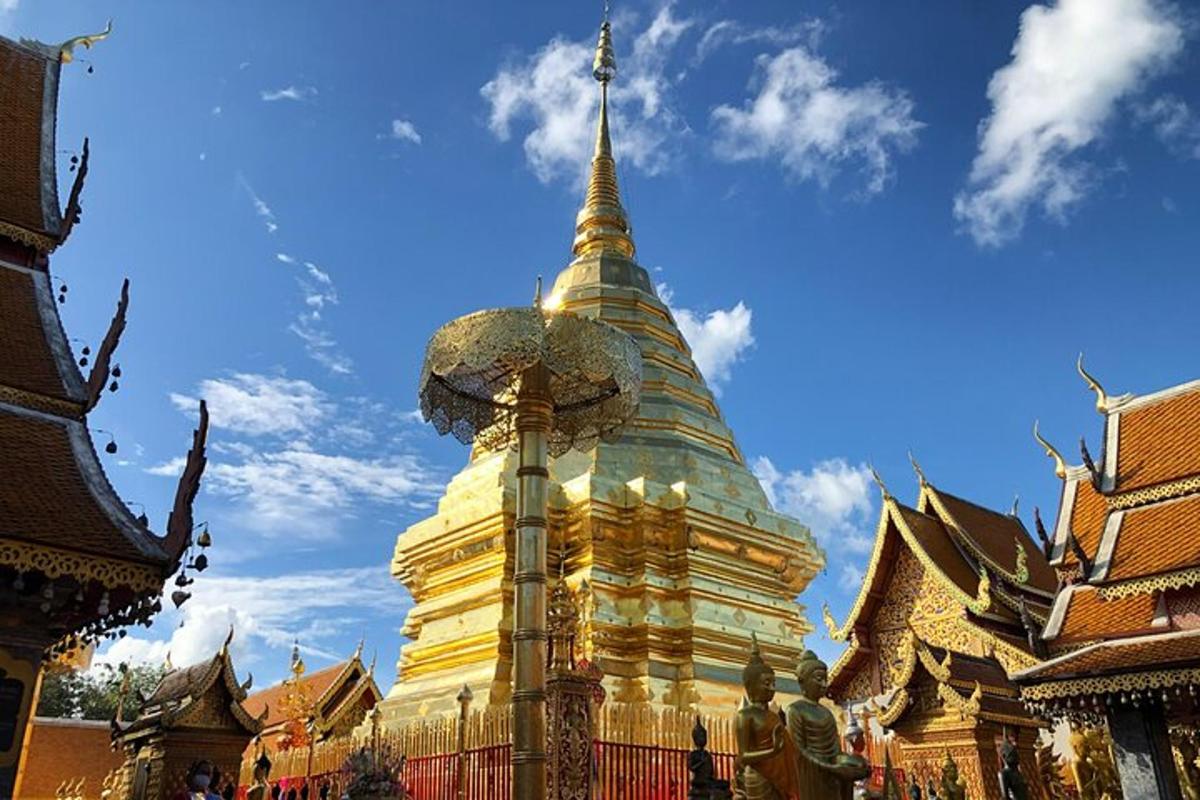 pagoda dengan salib di atasnya