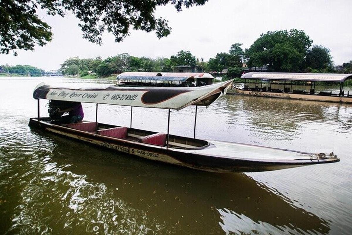 bot di dalam air di sungai