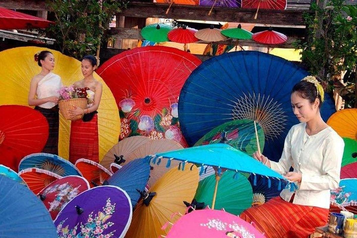 một đống ô nhiều màu sắc