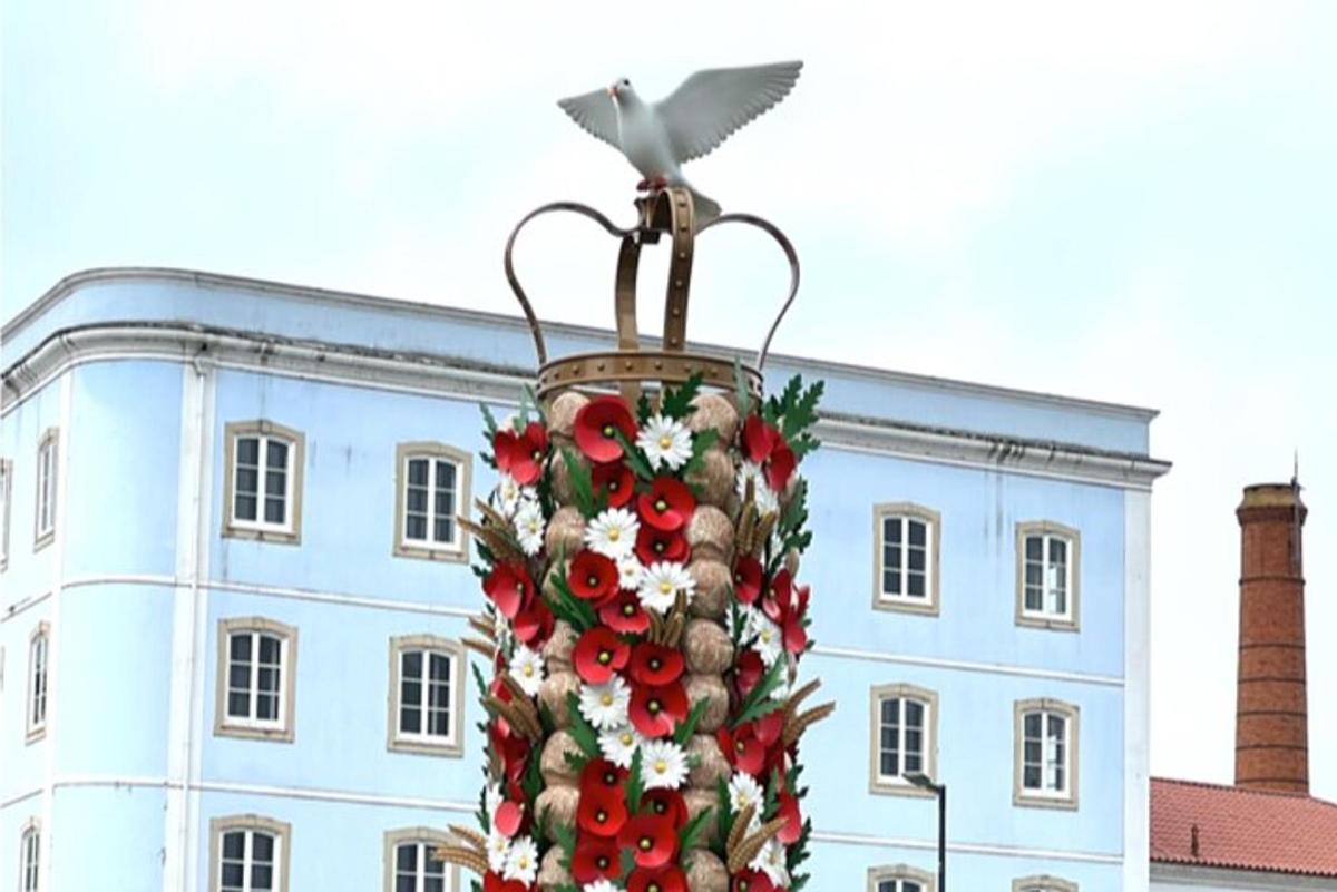 hiasan krismas di hadapan bangunan