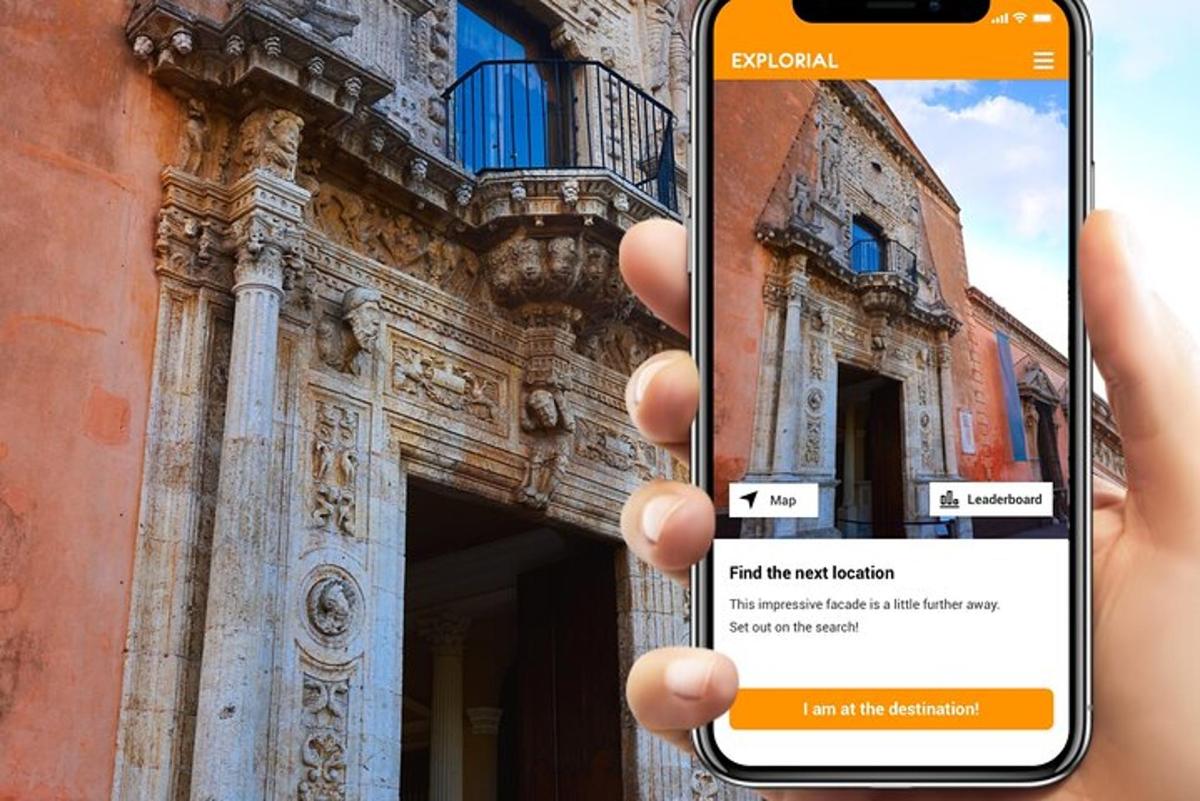 seseorang yang memegang telefon bimbit di hadapan sebuah bangunan