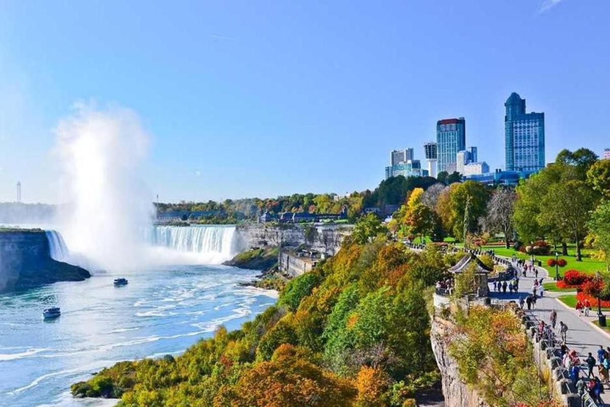 Una vista del río Niágara y las cataratas del Niágara
