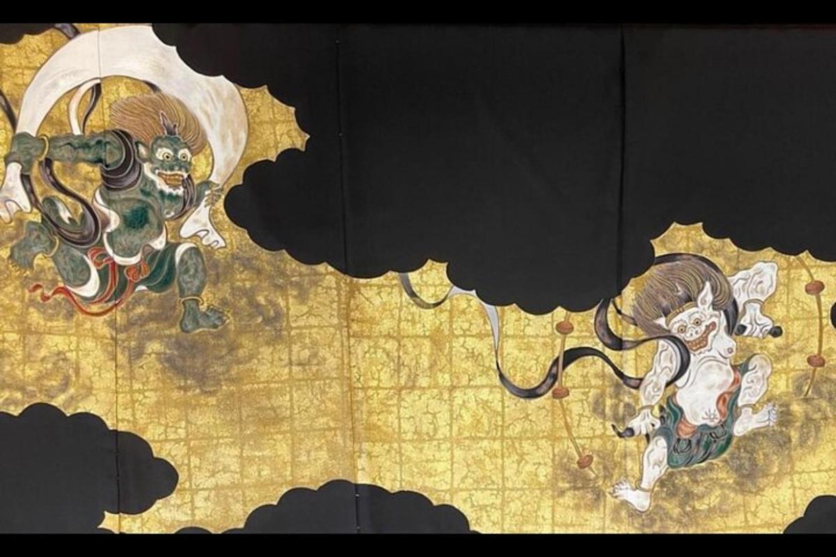 un disegno di una mappa con una scimmia sopra