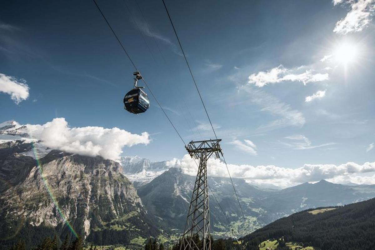 kelionė gondola kalnuose su kalnu