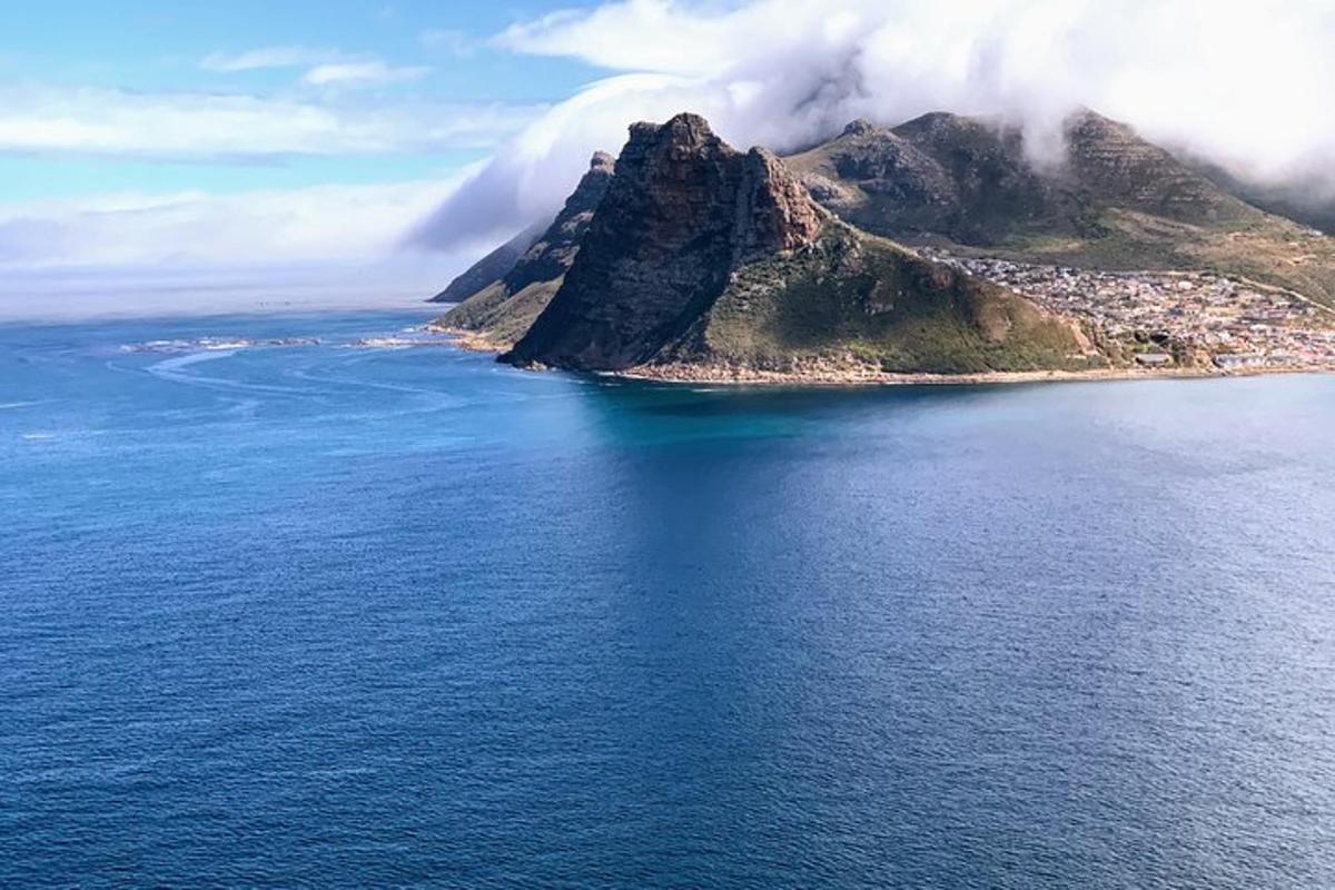 una isla en medio del océano
