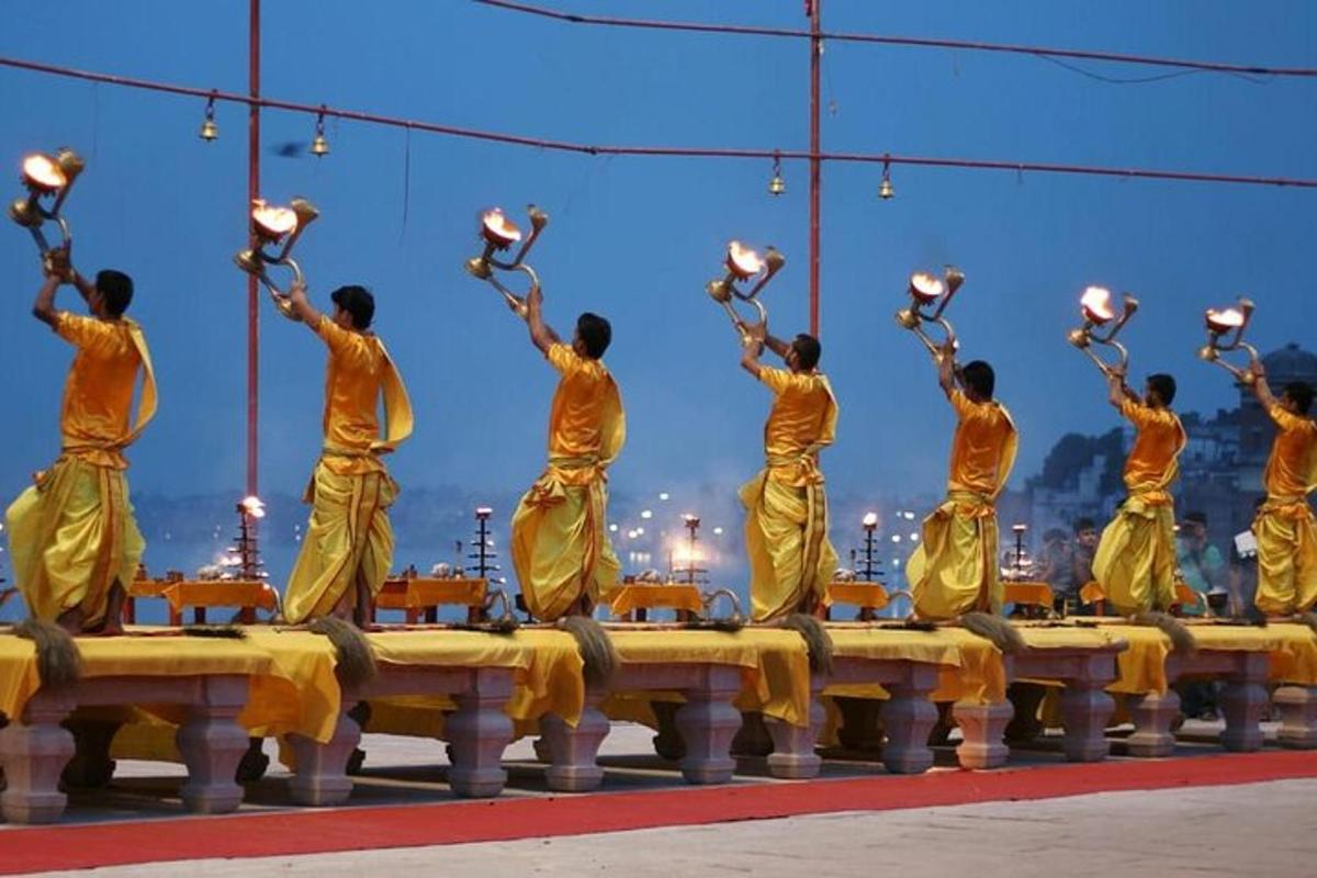 um grupo de homens realizando uma dança ritual