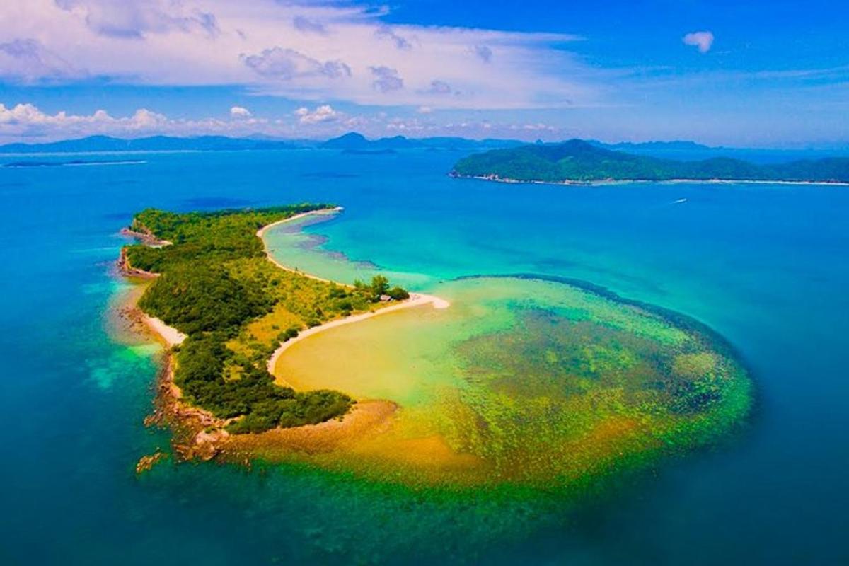 un'isola in mezzo all'acqua