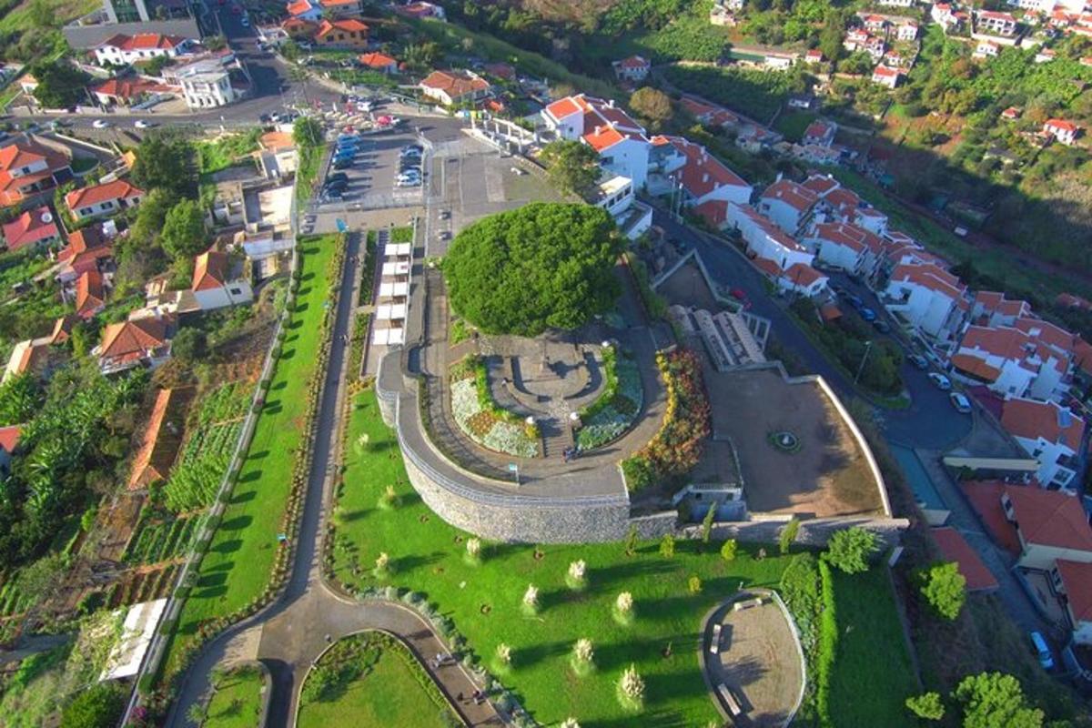 egy városi park légi felvétele