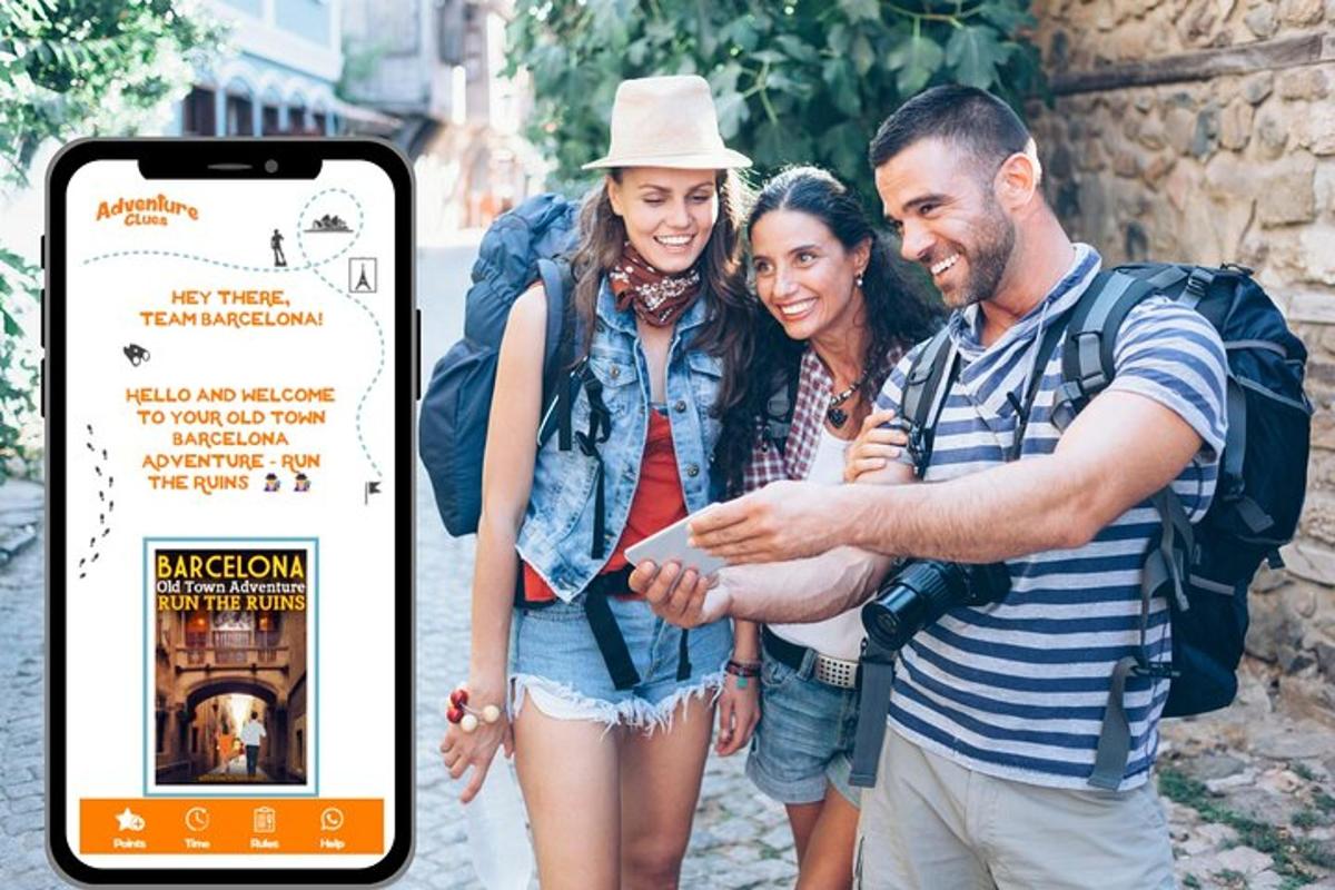 skupina ľudí pozerajúca sa na mobilný telefón