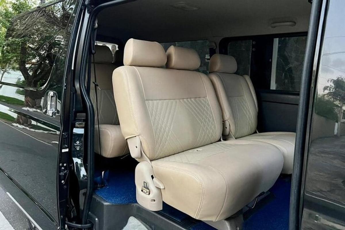 un seient posterior obert d'una minivan