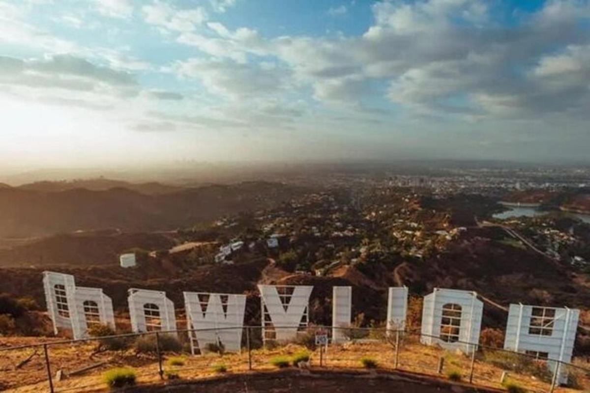 en vy av skylten för Hollywood-skylten