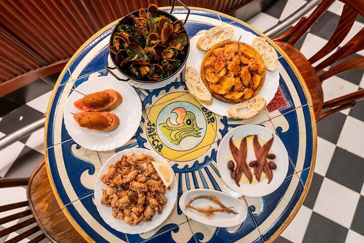 uma mesa coberta com pratos de comida sobre uma mesa