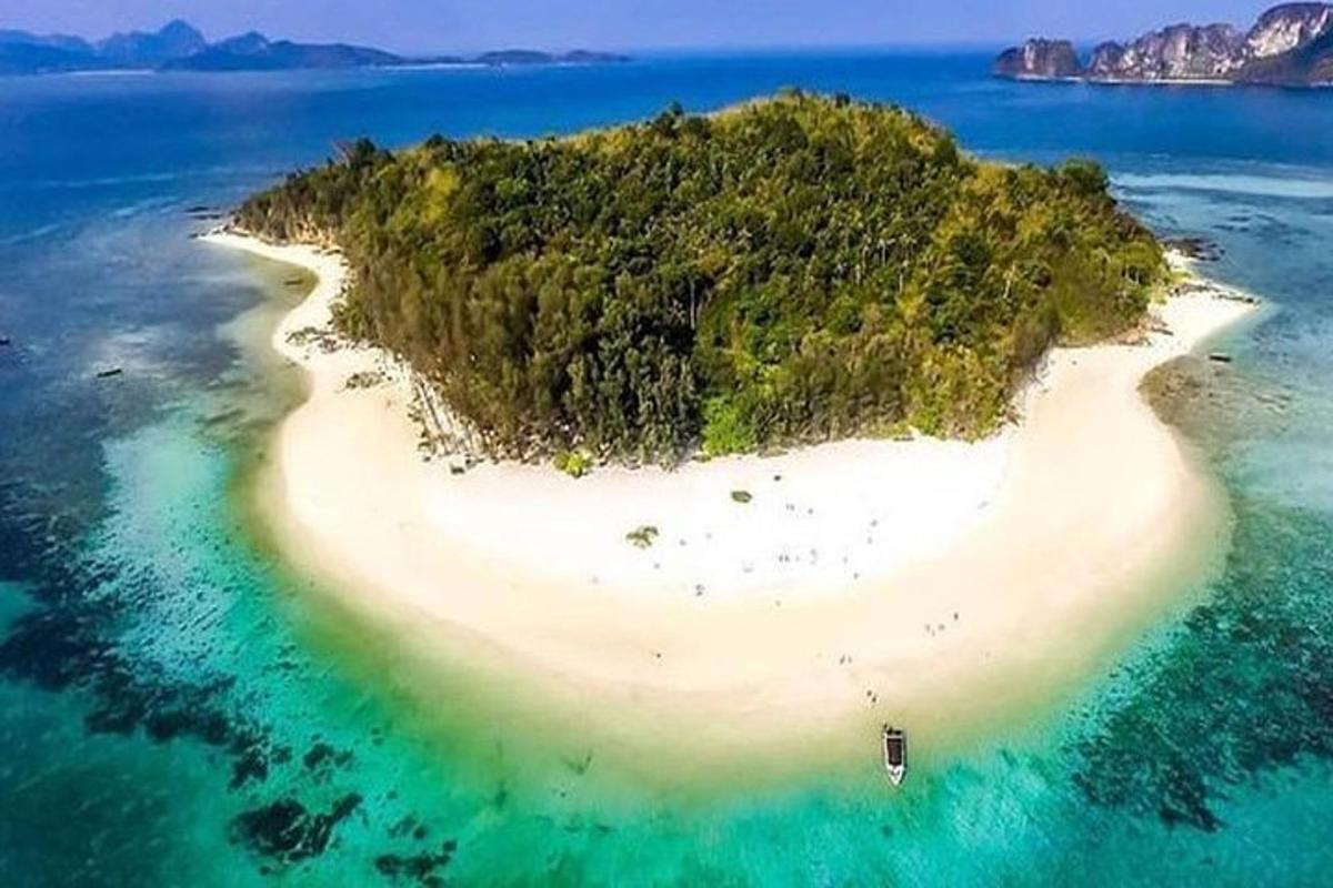 เกาะในมหาสมุทรที่มีชายหาดสีขาว