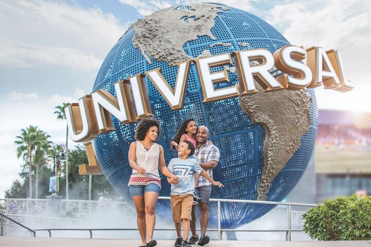 egy család áll az univerzális jel előtt